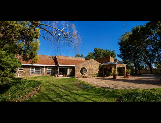 5 BEDROOM HOUSE FOR SALE IN KAALPLAATS WEST